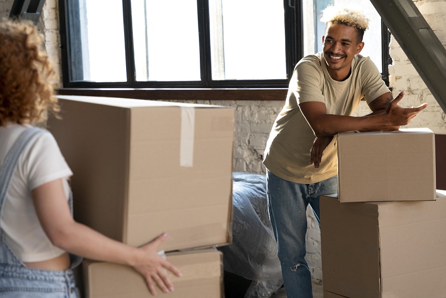 Vancouver resident using moving checklist and supplies